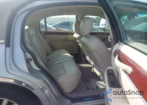 2005 Lincoln Town Car Signature z USA, uszkodzony, nr VIN 1LNHM81W75Y637691